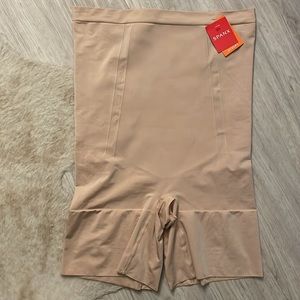 NWT Spanx Size M OnCore High-Waisted Mid-Thigh Short - Soft Nude